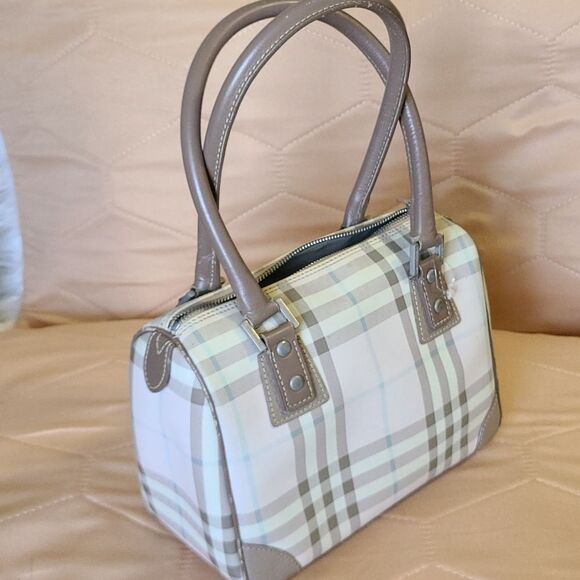 💯 Authentic Burberry Handbag 🍀 - Picture 13 of 13